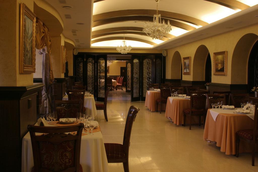 Merey Hotel Karagandy Exteriör bild